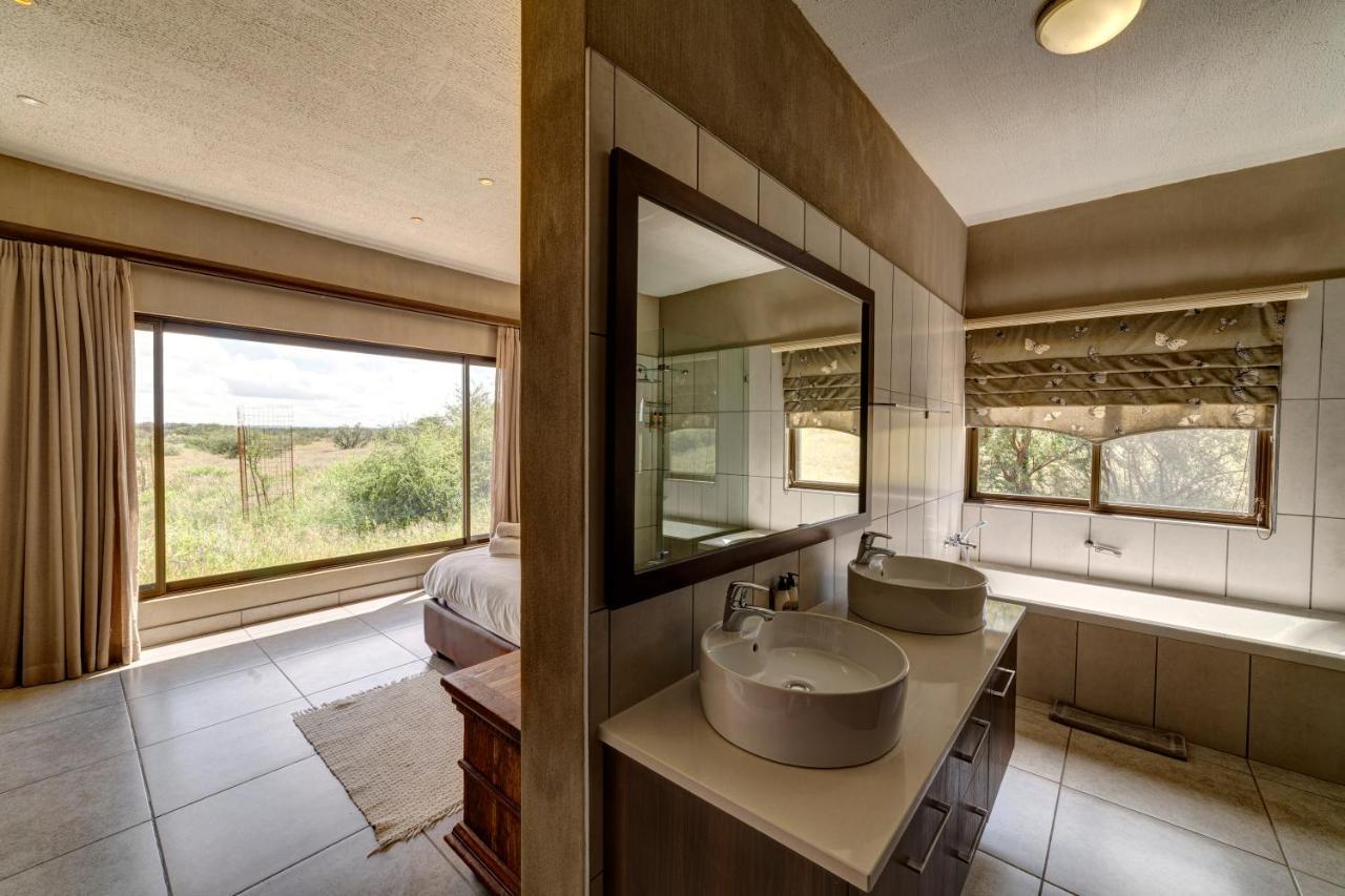 Naankuse Lodge Windhoek Ngoại thất bức ảnh